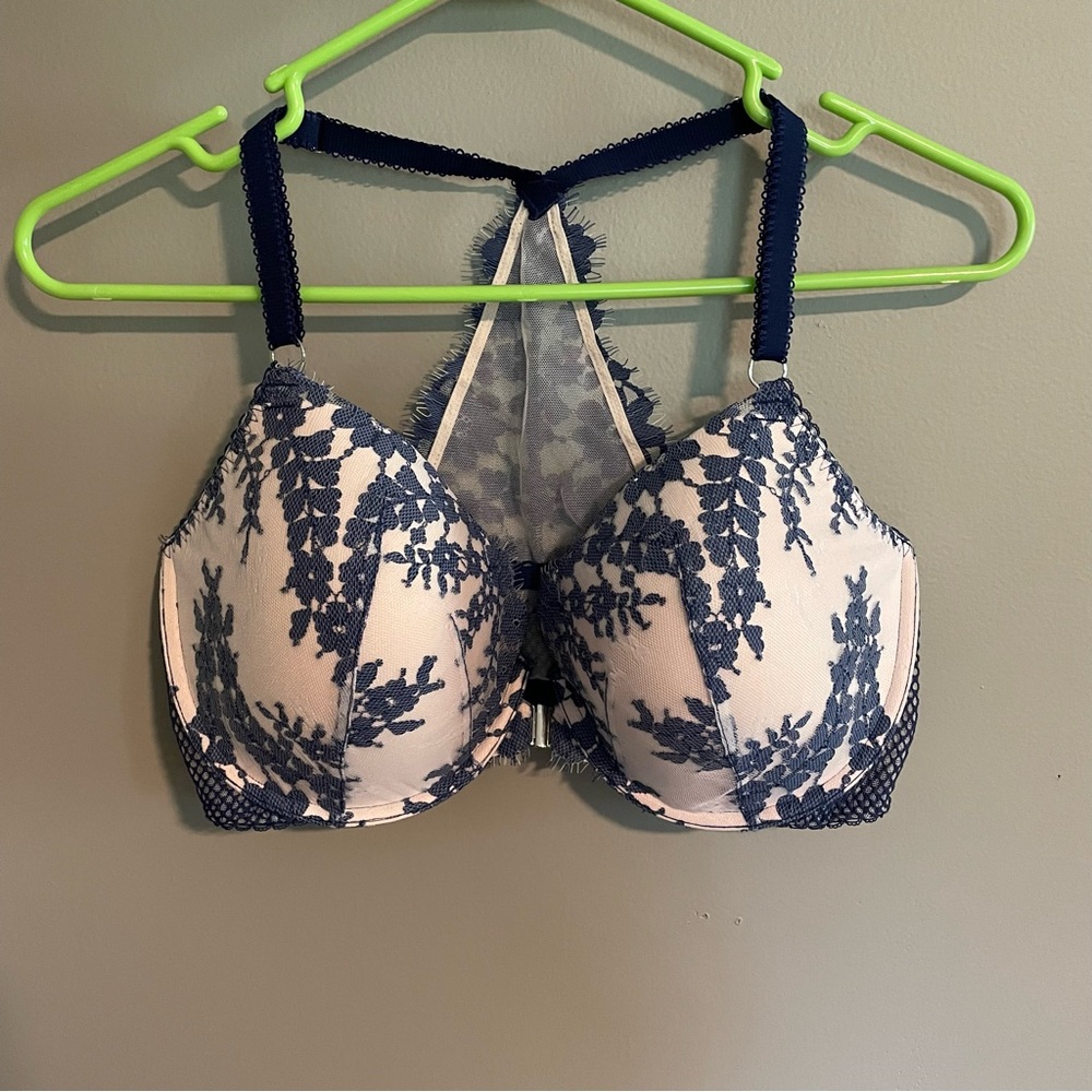 Victoria’s Secret Front Close Dream Angels Demi Lined Bra.  36DDD Lace Bra.